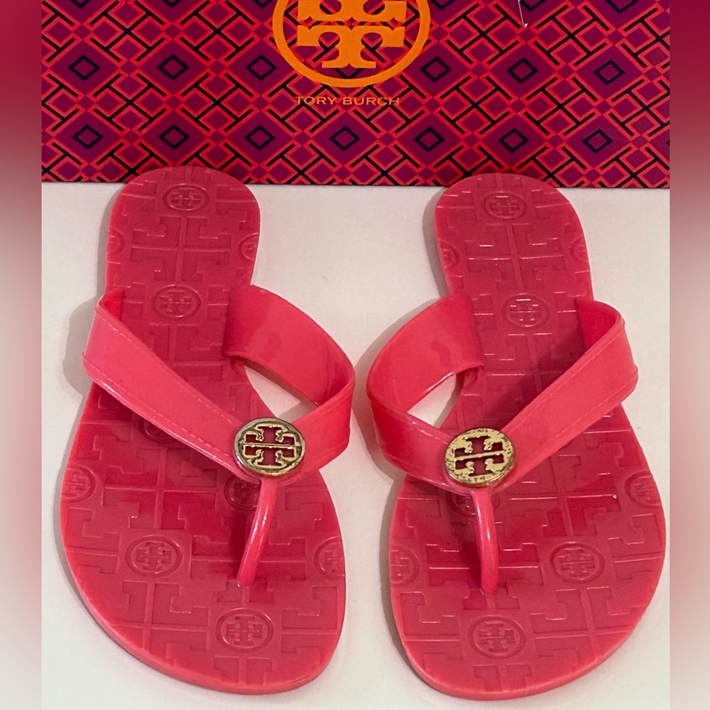 TORY BURCH Hot Pink JELLY thong sandals logo Gold T flip flops 9 THORA